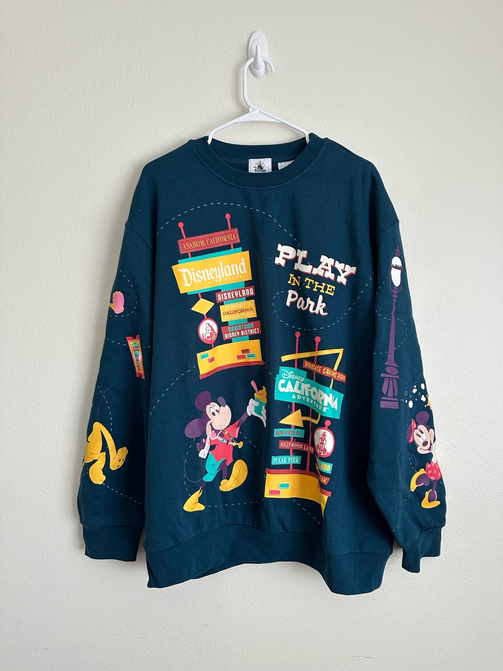 NWT Disneyland Play in the Park Mickey and Friends Sweatshirt - Navy